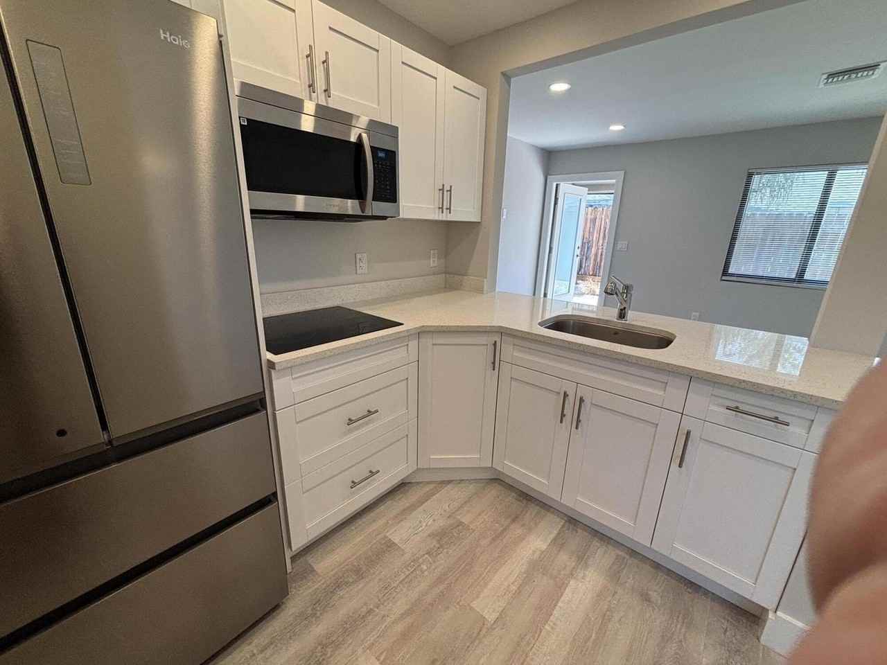 927 N L St #B - Photo 6 of 24
