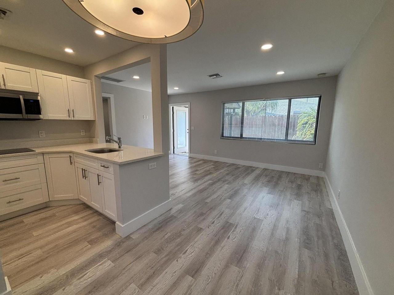 927 N L St #B - Photo 7 of 24