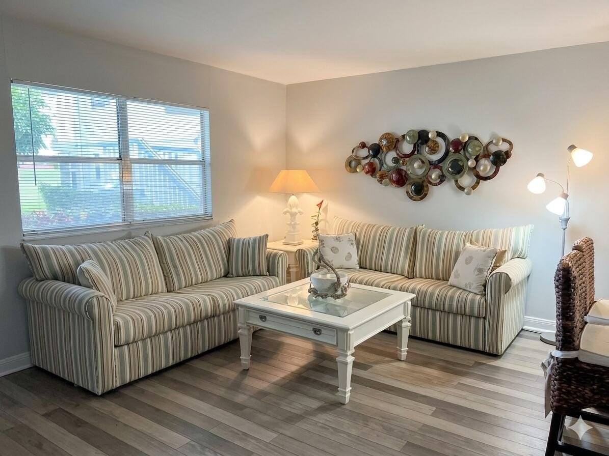 163 Tuscany C - Photo 4 of 21