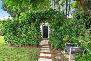 328 Hawthorne Dr - Photo 1 of 1