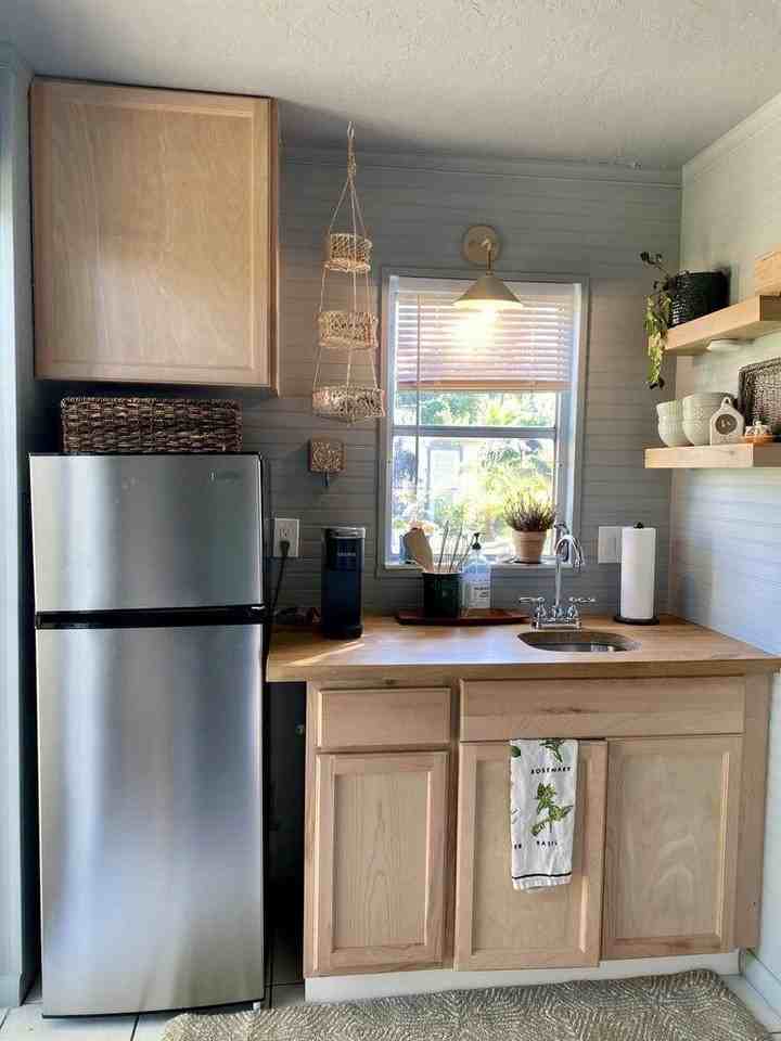 328 Hawthorne Dr - Photo 4 of 8