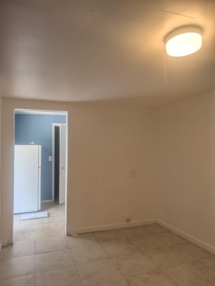 433 Avenue S #1 - Photo 5 of 7