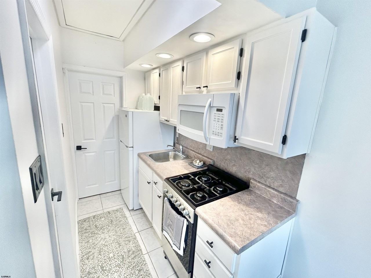 9500 Amherst Ave - Photo 6 of 13