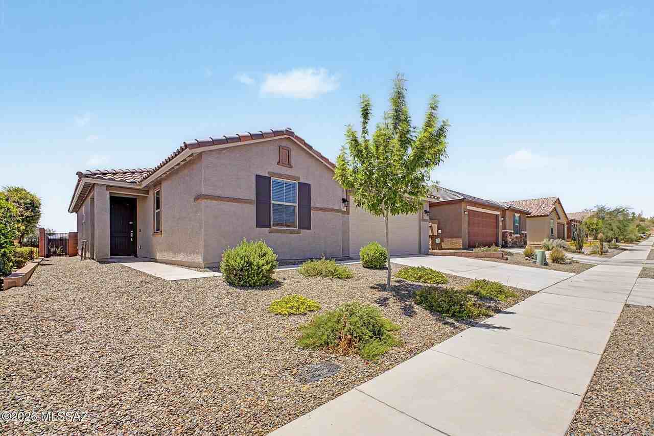 2177 W Desert Topaz Way - Photo 2 of 35