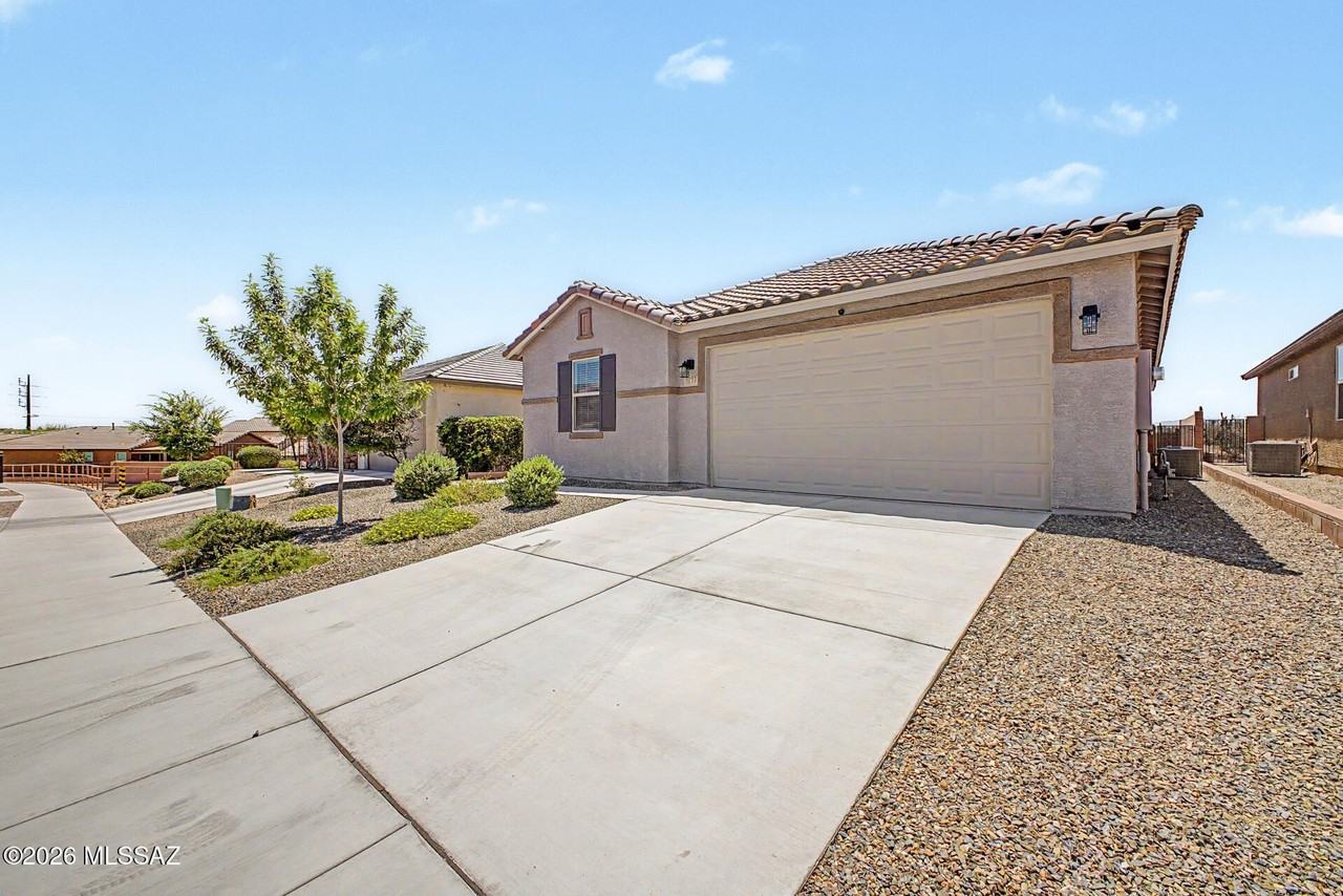 2177 W Desert Topaz Way - Photo 3 of 35