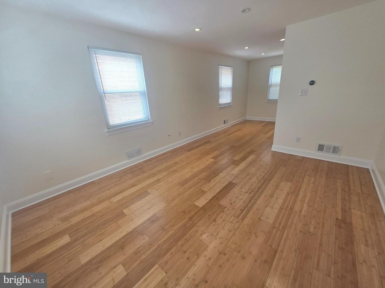 636 Burns St Se - Photo 4 of 20