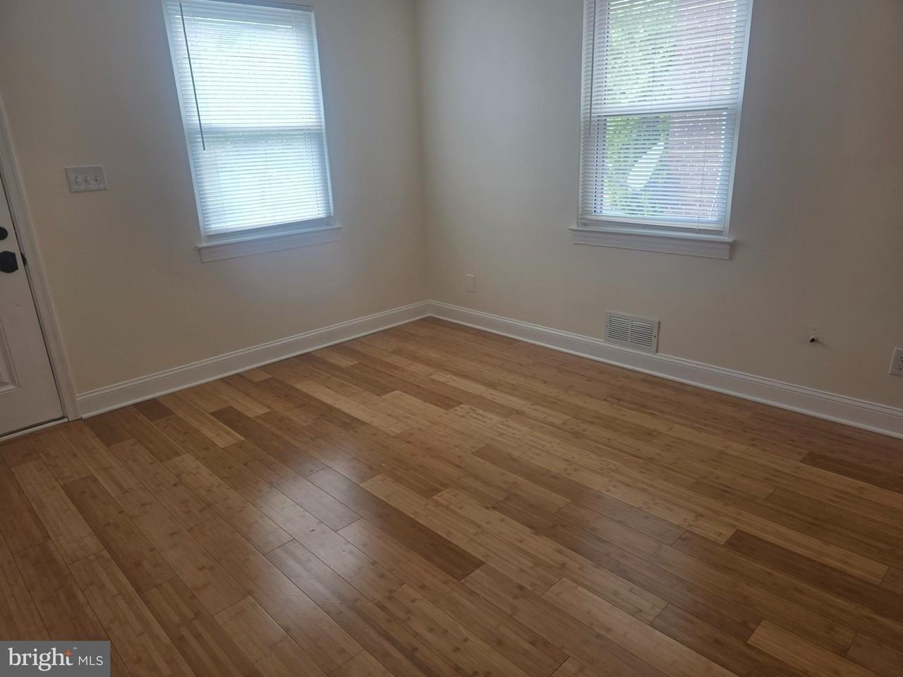 636 Burns St Se - Photo 6 of 20