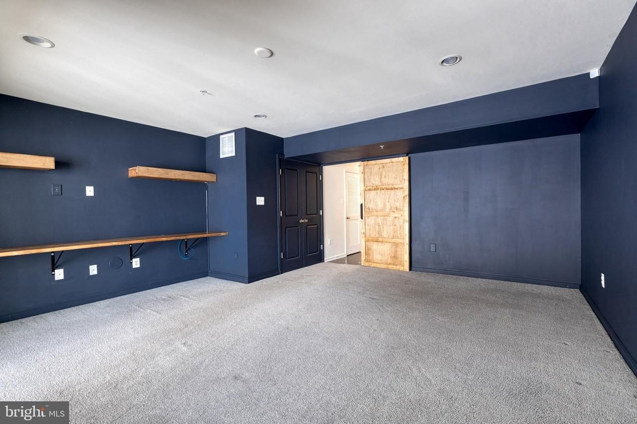 8349 Daydream Cres - Photo 4 of 42