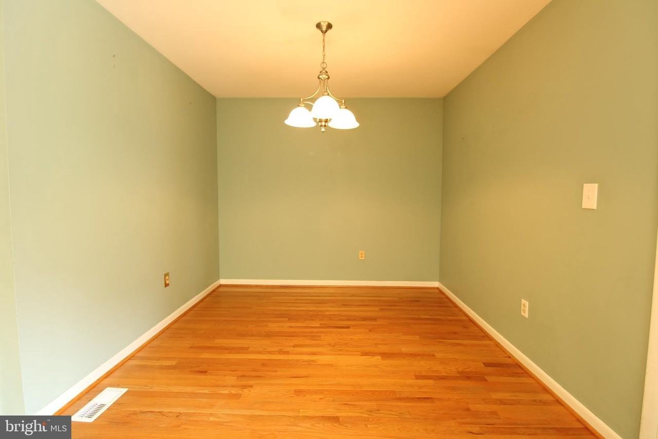 710 Ticonderoga Ave - Photo 4 of 32