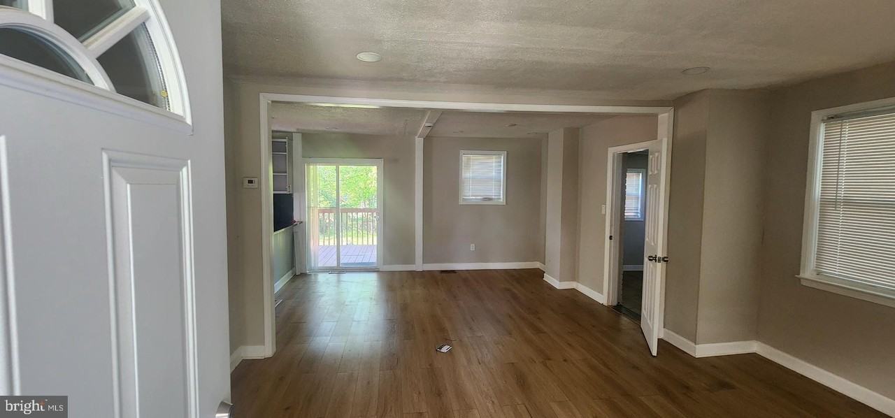 2518 Moore Ave - Photo 2 of 20
