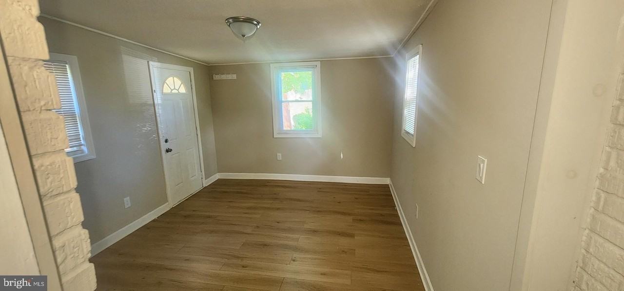 2518 Moore Ave - Photo 3 of 20