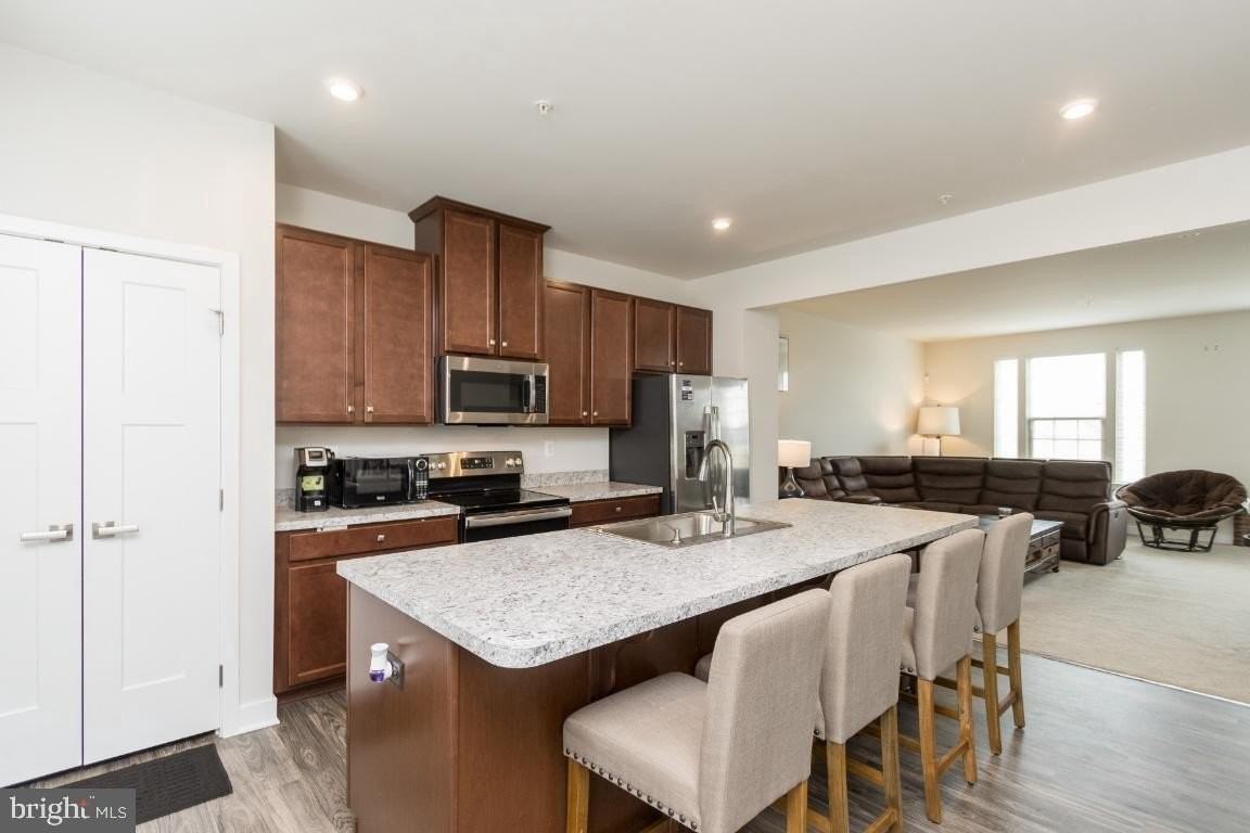 10605 Brewerton Ln - Photo 5 of 30