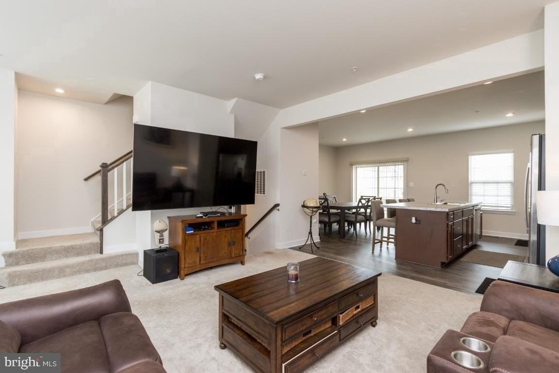 10605 Brewerton Ln - Photo 7 of 30