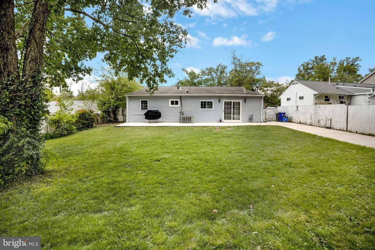 13905 Parkland Dr - Photo 2 of 30