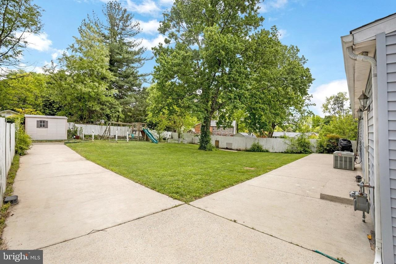13905 Parkland Dr - Photo 3 of 30