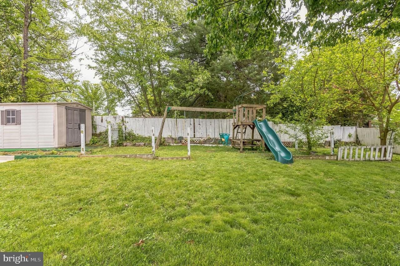 13905 Parkland Dr - Photo 5 of 30