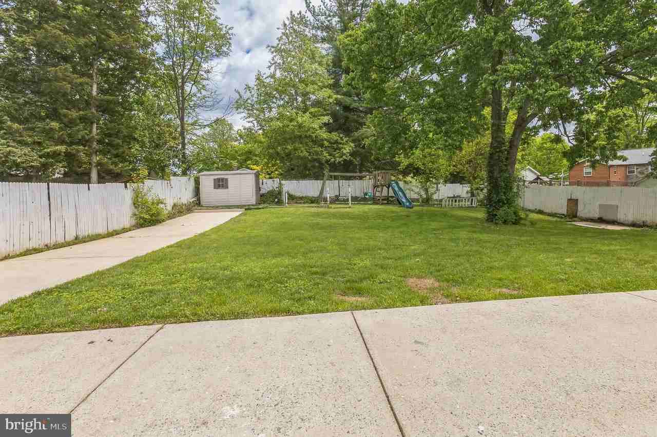 13905 Parkland Dr - Photo 6 of 30