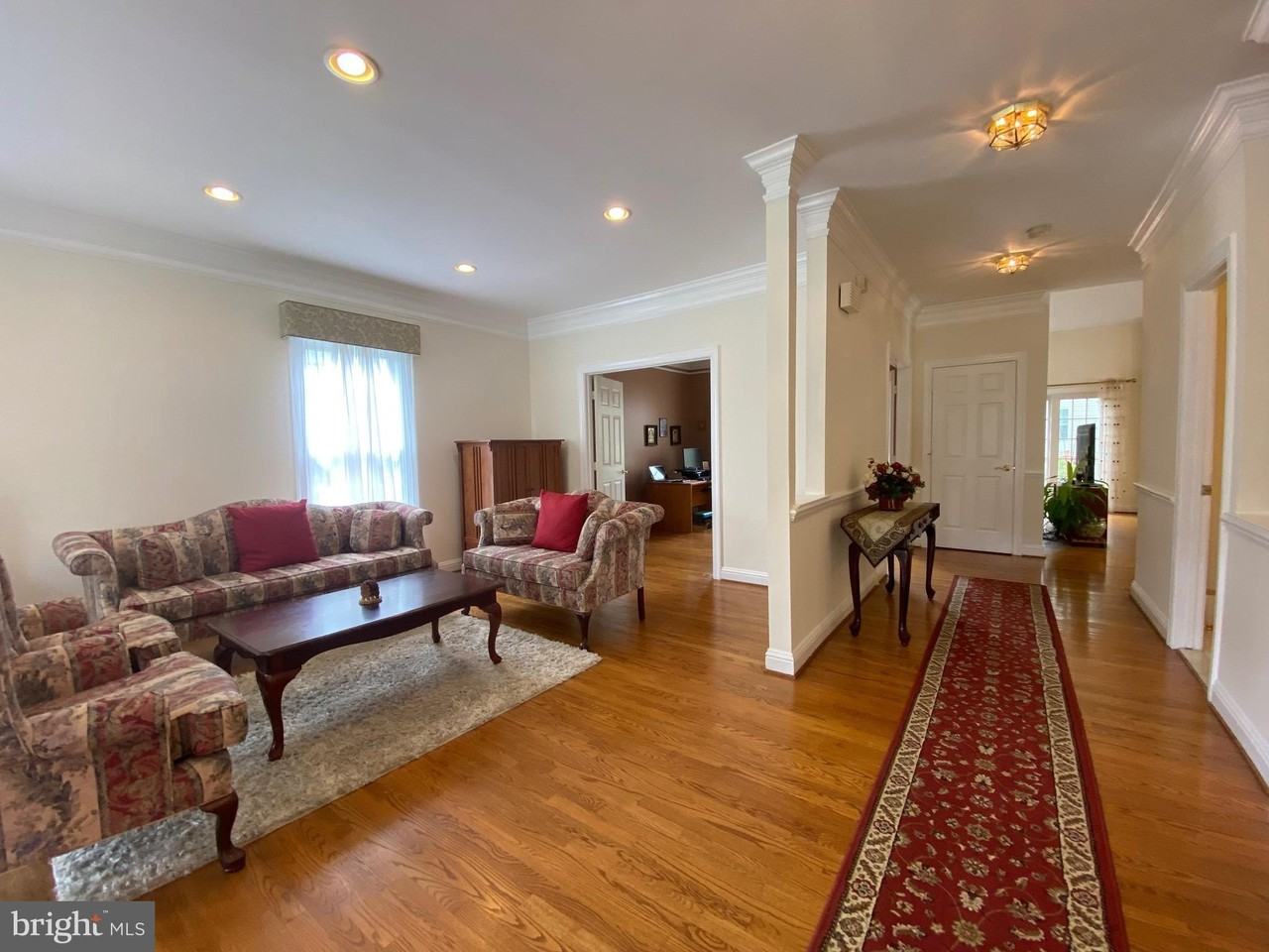 10614 Maplecrest Ln - Photo 4 of 50