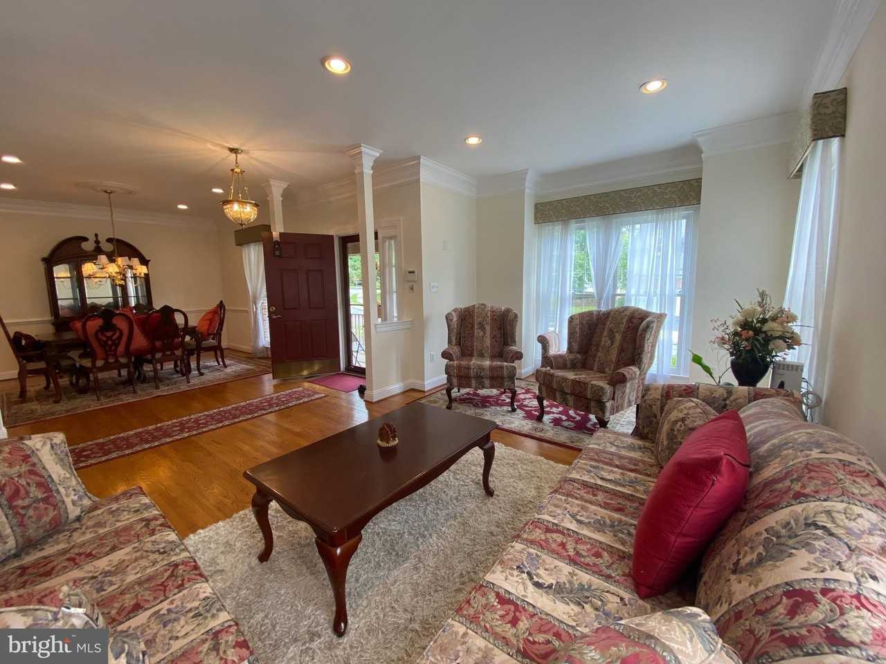 10614 Maplecrest Ln - Photo 6 of 50