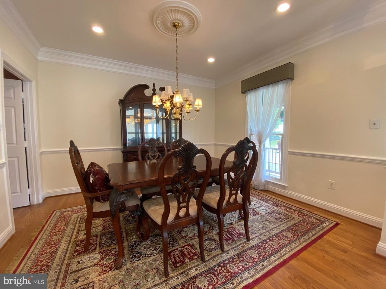 10614 Maplecrest Ln - Photo 7 of 50