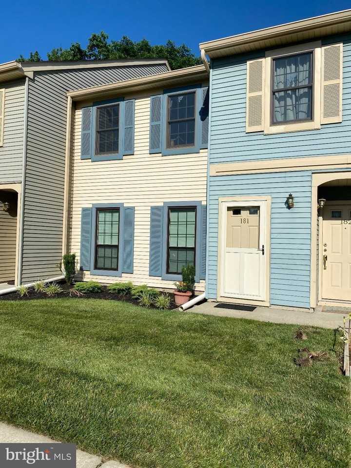 181 Wyndham Pl - Photo 2 of 14