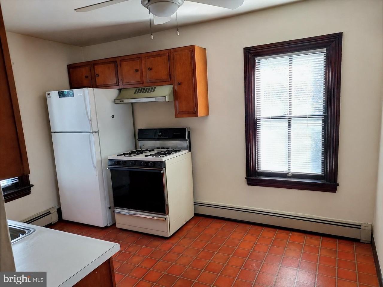 158 W State St - Photo 2 of 8