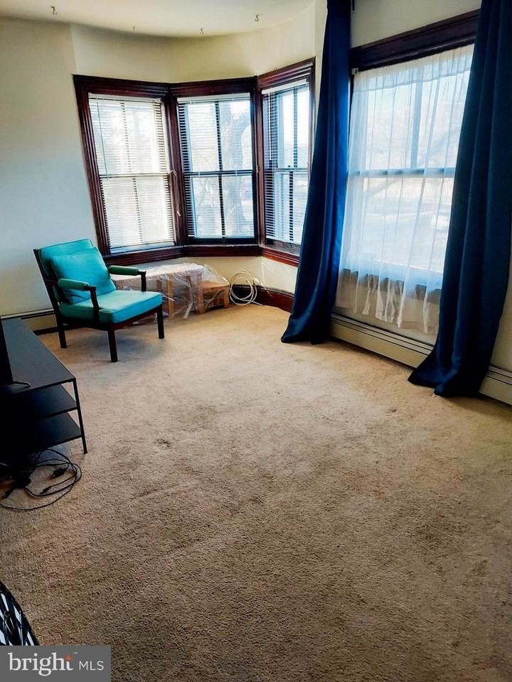 158 W State St - Photo 4 of 8