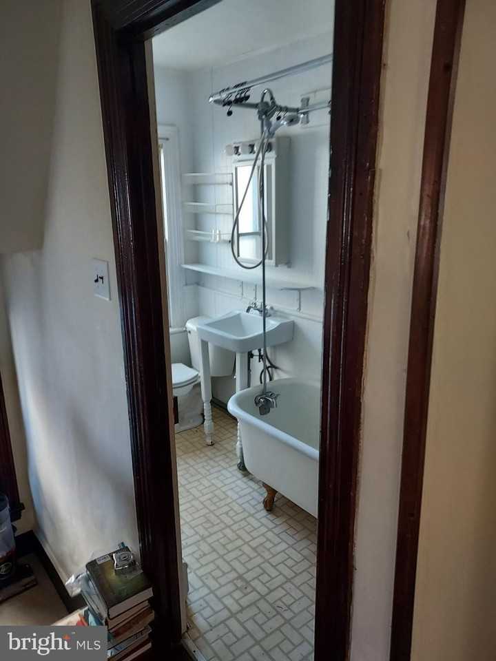 158 W State St - Photo 6 of 8
