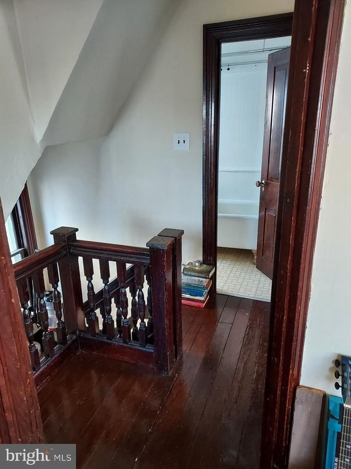 158 W State St - Photo 7 of 8