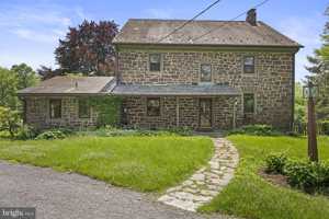 featured image of 660 Stauffers Church Rd