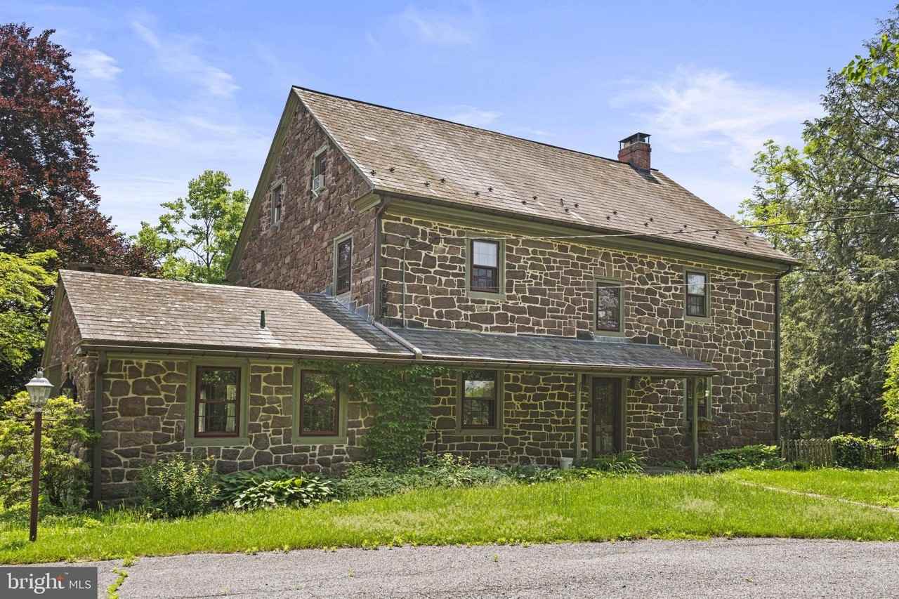 660 Stauffers Church Rd - Photo 2 of 48