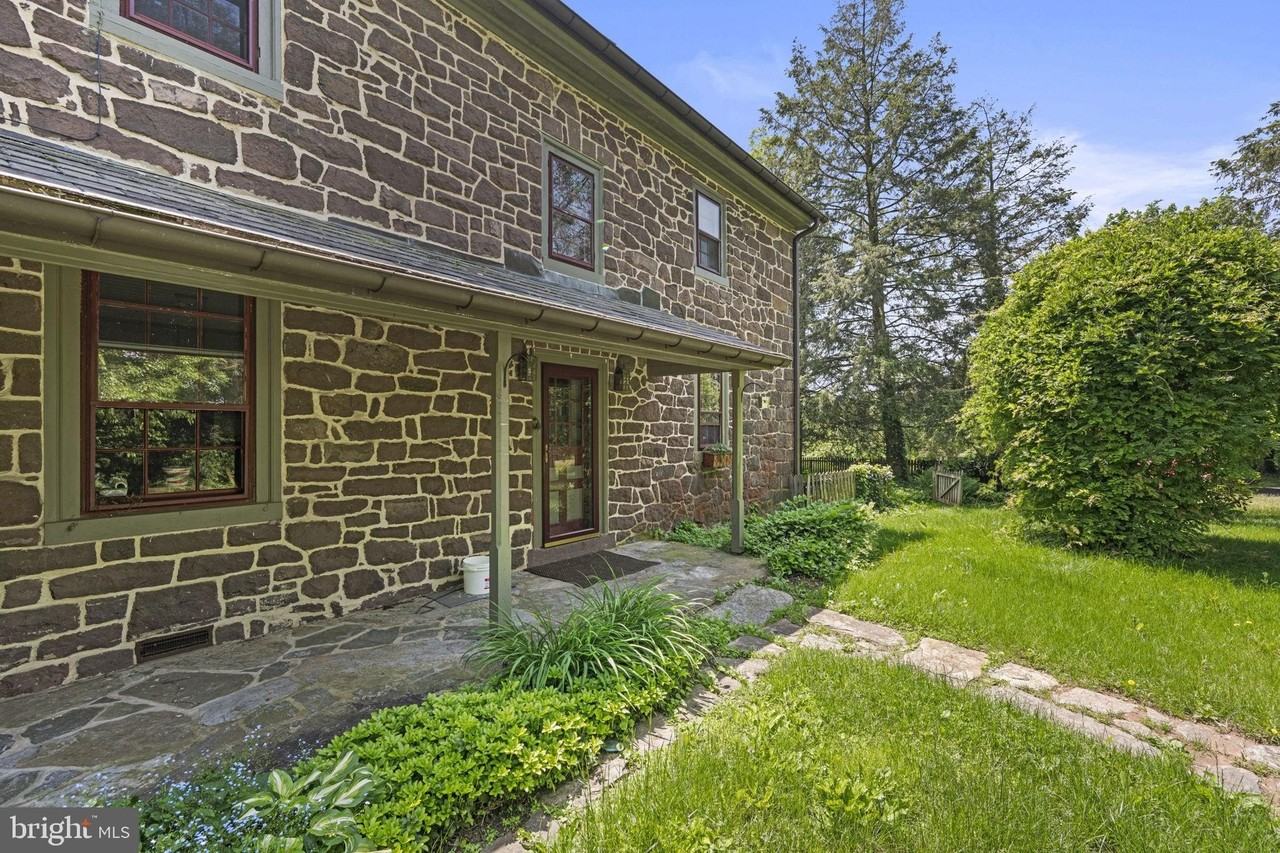 660 Stauffers Church Rd - Photo 3 of 48