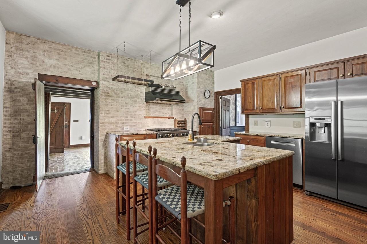 660 Stauffers Church Rd - Photo 6 of 48