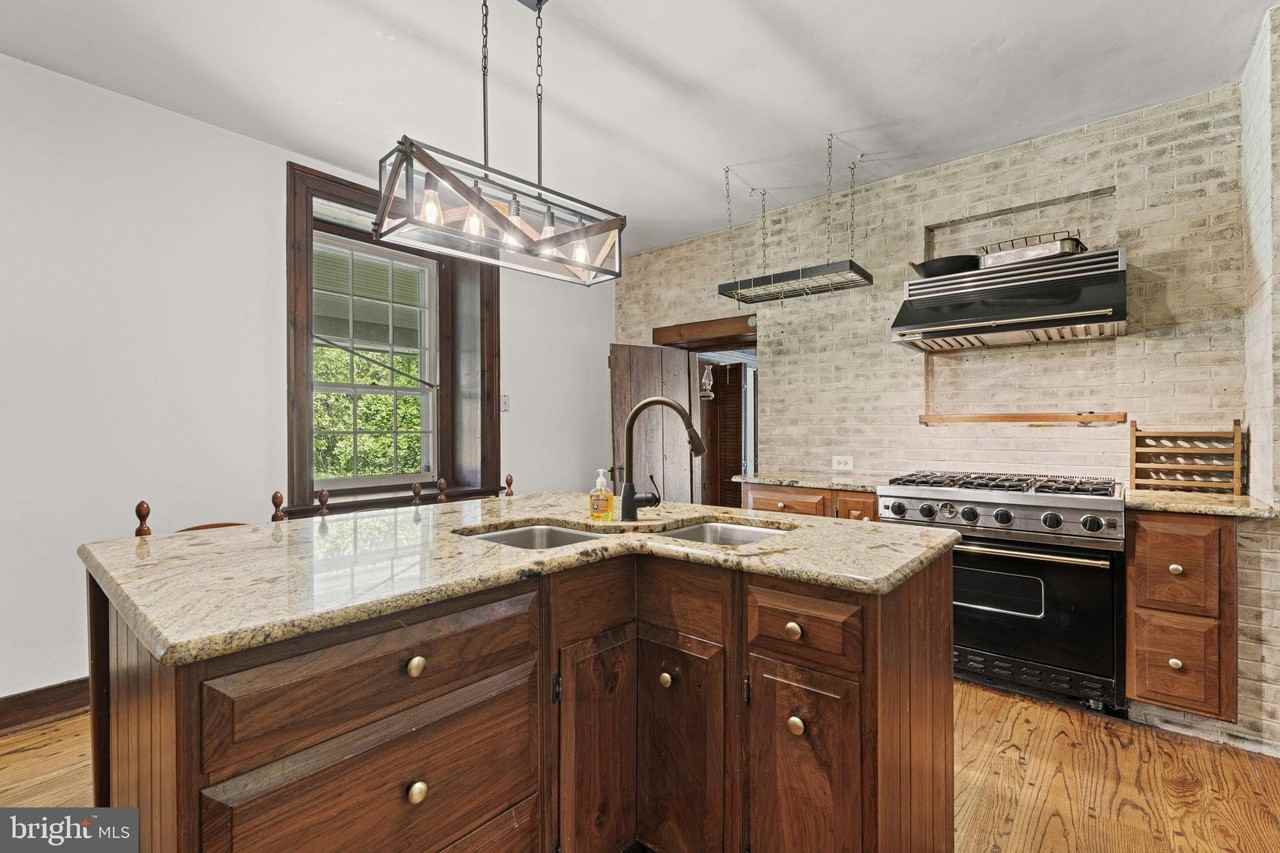 660 Stauffers Church Rd - Photo 7 of 48