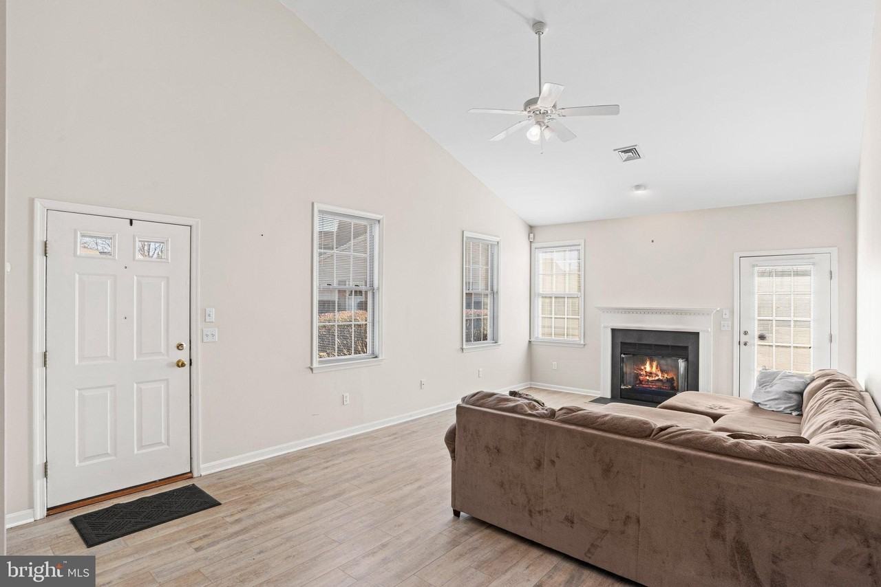 1952 Limestone Dr - Photo 4 of 45