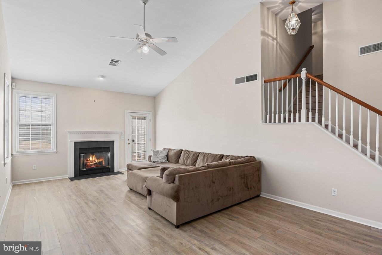 1952 Limestone Dr - Photo 5 of 45