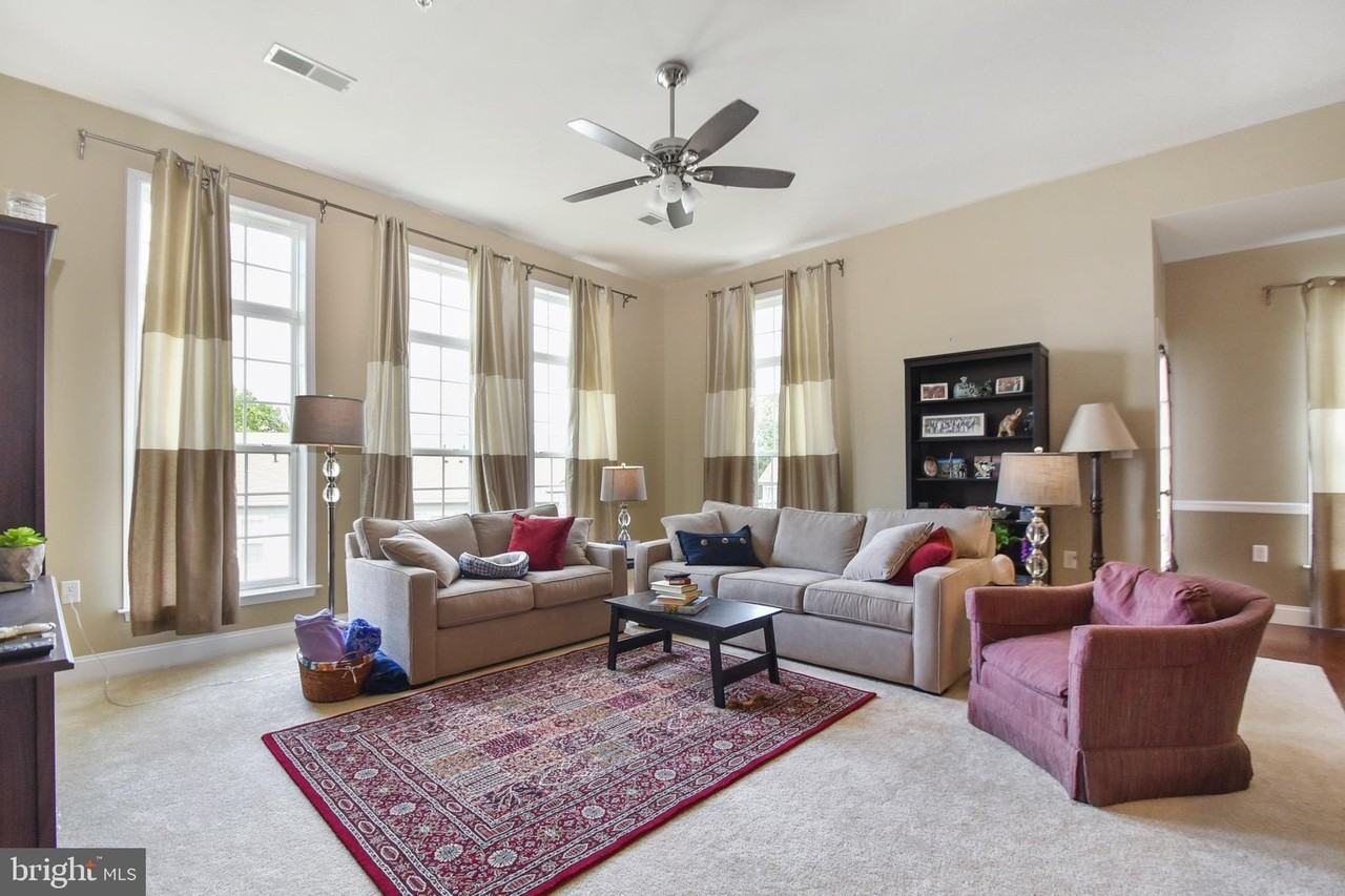709 Stag Ct - Photo 3 of 12