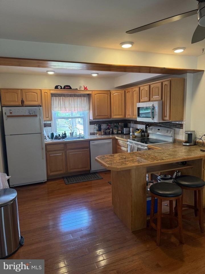 1412 Cherry Ln - Photo 3 of 28