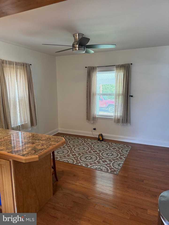 1412 Cherry Ln - Photo 4 of 28