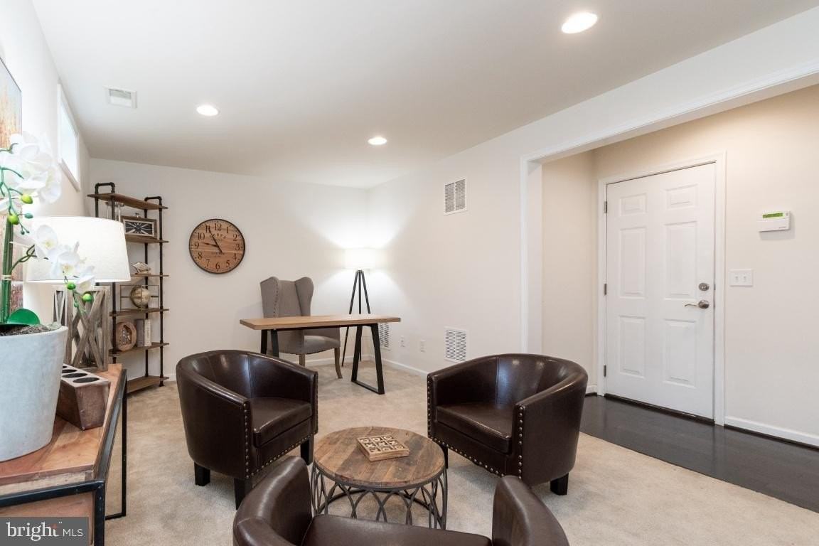 1329 Gilmore St - Photo 4 of 34