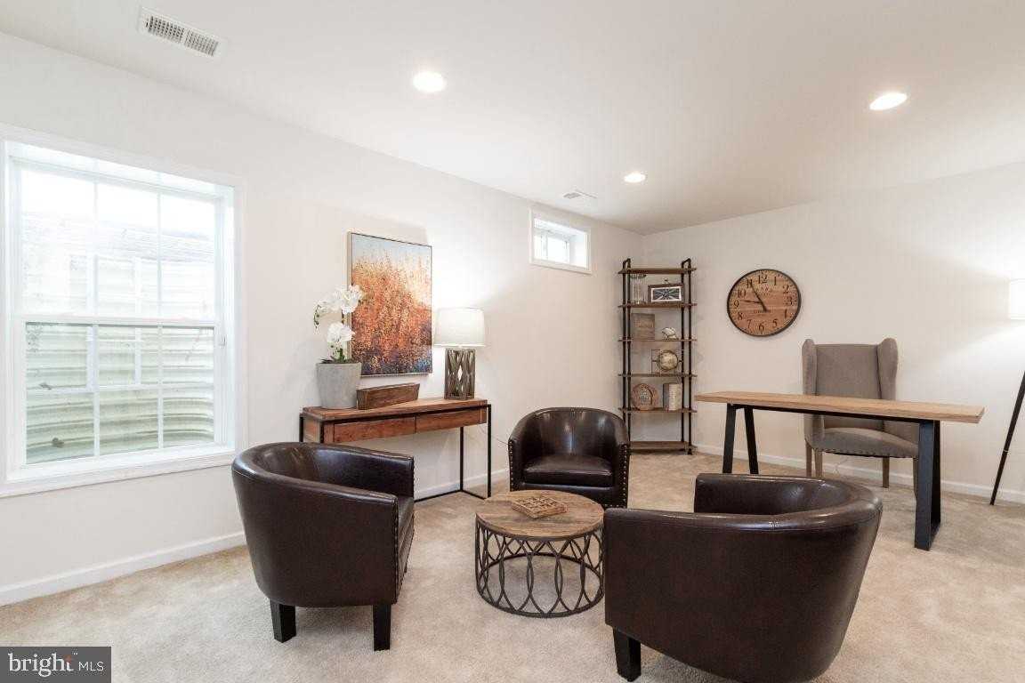 1329 Gilmore St - Photo 5 of 34