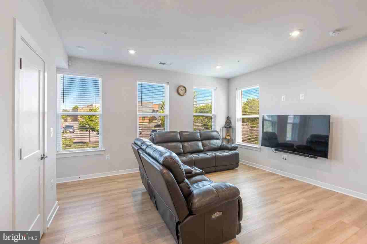 44504 Wolfhound Sq - Photo 4 of 25