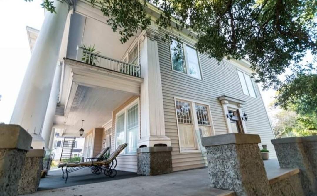 407 N Moody St #1 - Photo 4 of 46