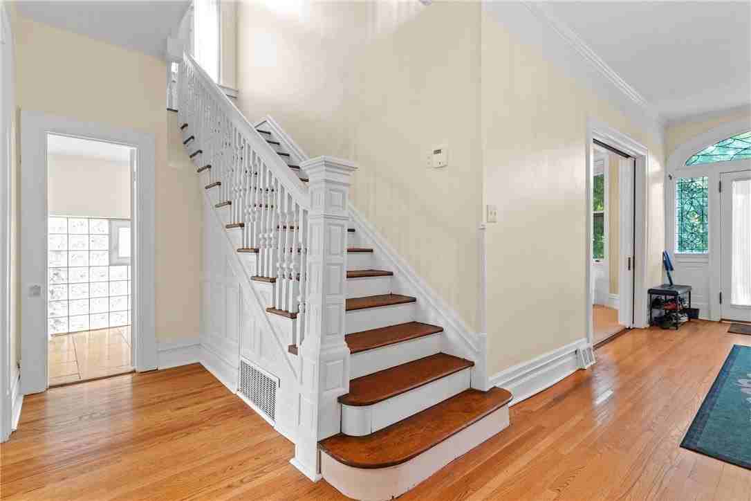 1084 Shady Ave - Photo 5 of 49