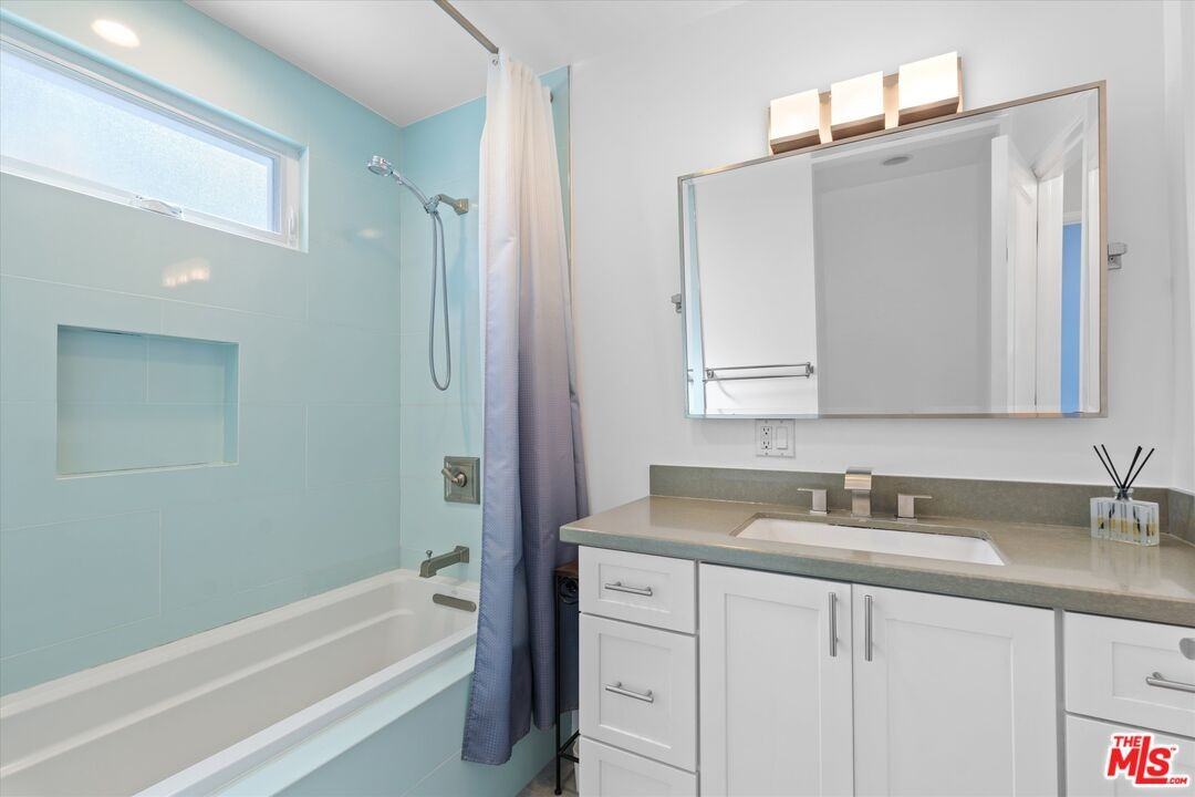 2809 S Canfield Ave - Photo 2 of 8