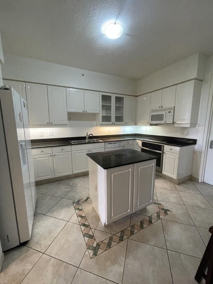 717 Crandon Blvd #408 - Photo 7 of 12