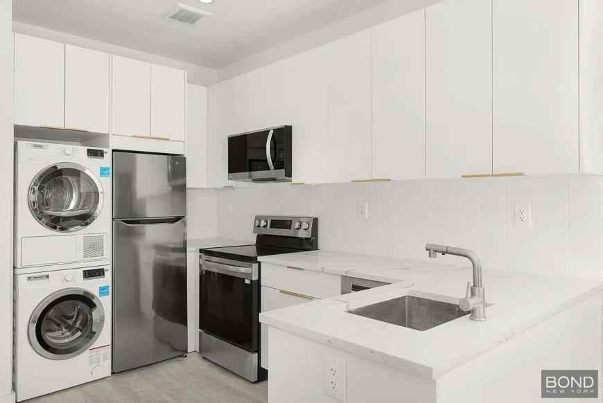 230 Boerum St - Photo 2 of 5
