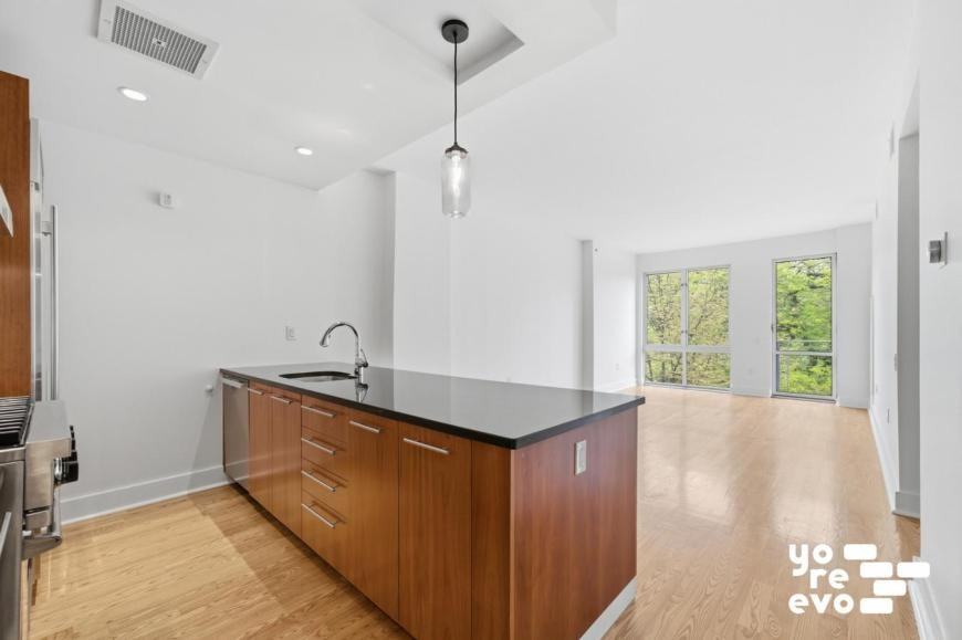 415 Leonard St - Photo 2 of 10