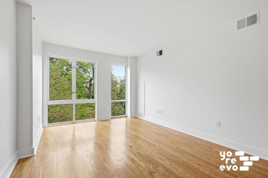 415 Leonard St - Photo 6 of 10