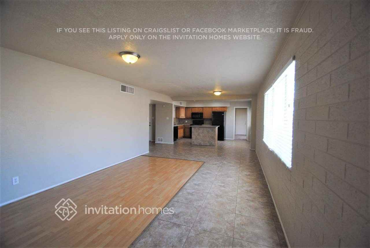 5625 W Pierson St - Photo 3 of 13